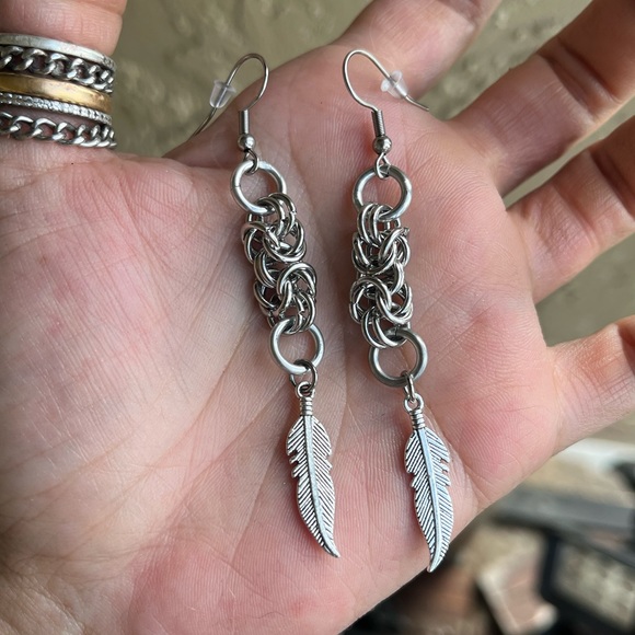 Handmade maille leaf feather dangly stainless steel post earrings boho silver - Picture 3 of 10